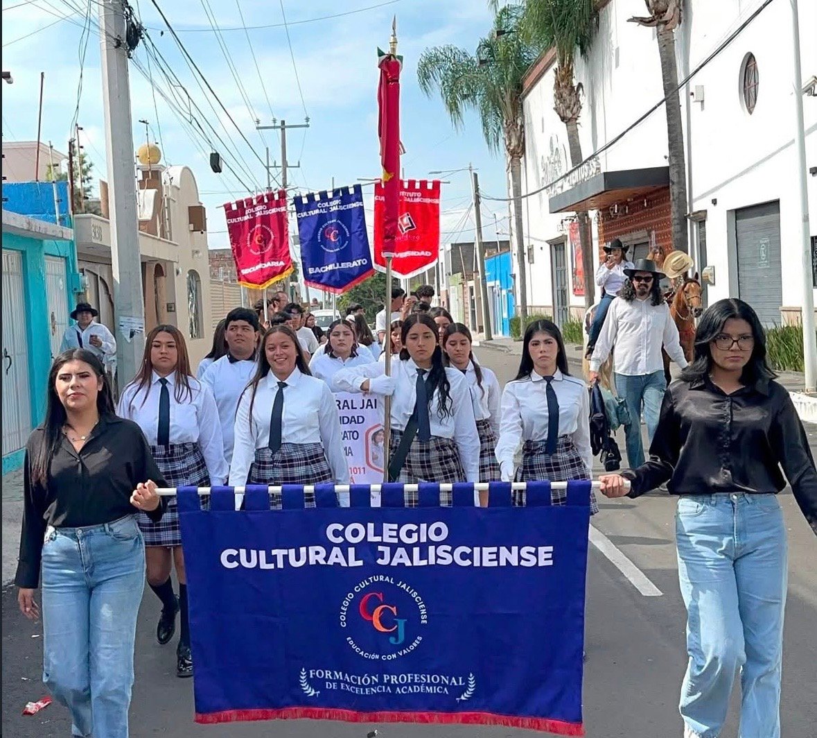 Alumnos de CCJ participando en una actividad escolar